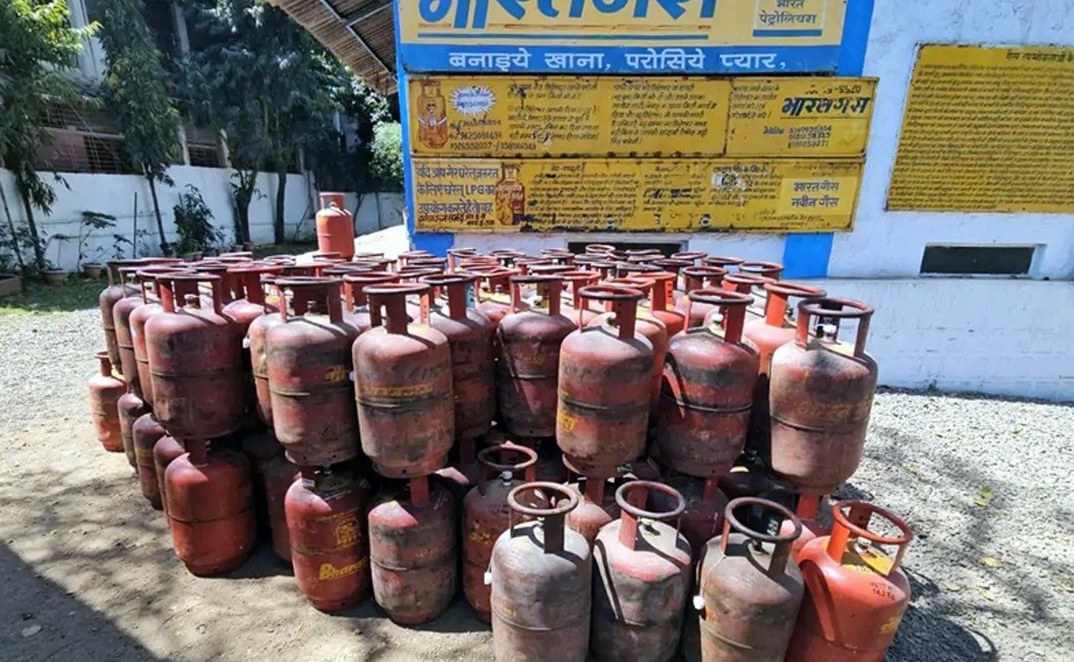 सिलिंडर पहुंचा नहीं, लेकिन आ गया डिलीवरी मैसेज! बिजनौर की गैस एजेंसी पर 27.81 लाख रुपये का जुर्माना