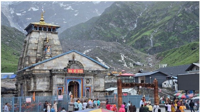 भारी बारिश और भूस्खलन के चलते चारधाम यात्रा दो दिन के लिए स्थगित